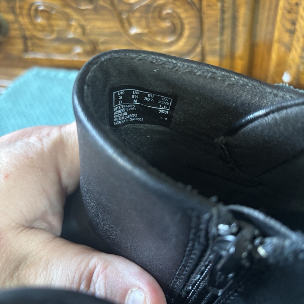 Clarks Women's Leather Zip Up Ankle Boots Black Size 5 1/2 Flat Soft Comfort - Picture 5 of 6